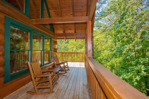 Terrace/patio - Family Friendly Smoky Mountain Cabin Sleeps 8 Near Dollywood Pigeon Forge Resort (Pigeon Forge)