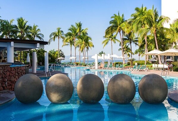 Pool - Mayan Palace Puerto Vallarta - Royal Suite Grand Luxxe 1Br (Puerto Vallarta)