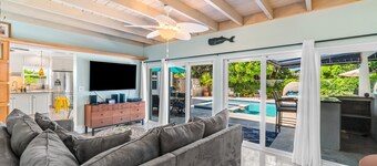 Across from Beach- 3 Master Suites, Heated Pool & Spa, Tanning Ledge, Golden Tee