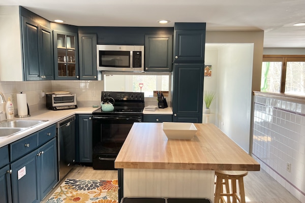 Kylskåp, mikrovågsugn, ugn och spishäll