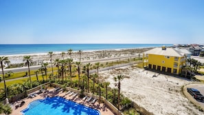 Alberca techada y alberca climatizada