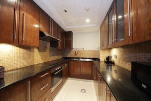 Kühlschrank, Mikrowelle, Wasserkocher, Toaster