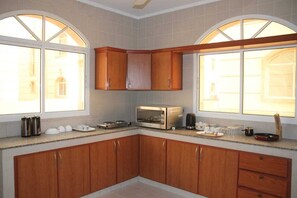Private kitchen - Balqees Villas in Muscat Seeb 5 bedrooms (Seeb)