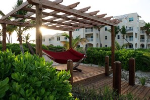 Property grounds - Wake to Waves at Sea Song, Beachfront & Top Floor Condo (Providenciales)