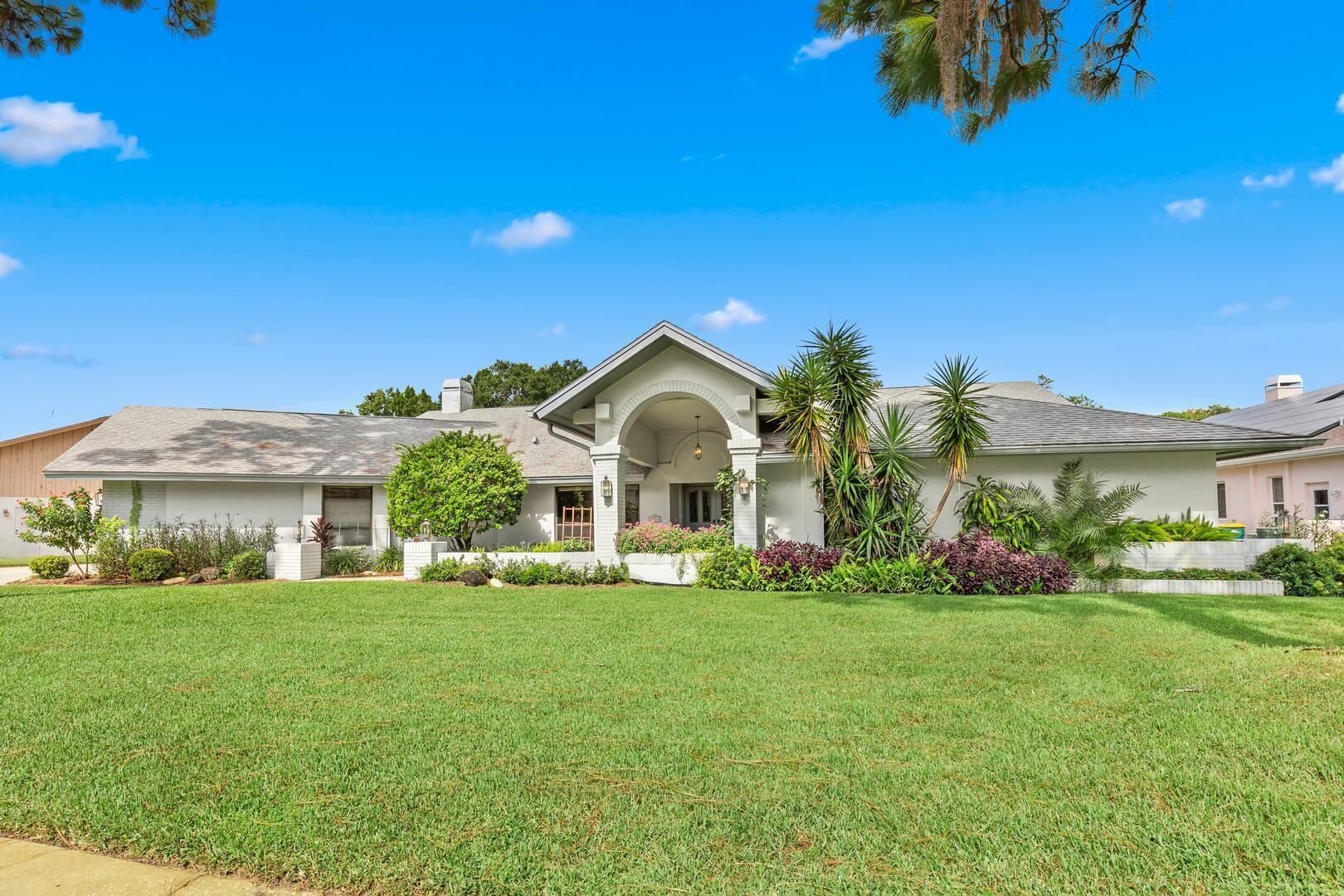 EAST LAKE GEM ON THE GREEN 3 BED 2 BATH POOL HOME PERFECT FOR FAMILIES