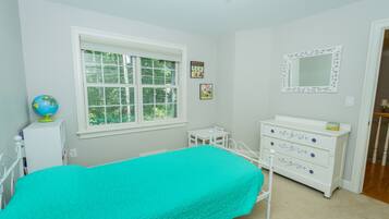 4 bedrooms, desk, iron/ironing board, travel cot