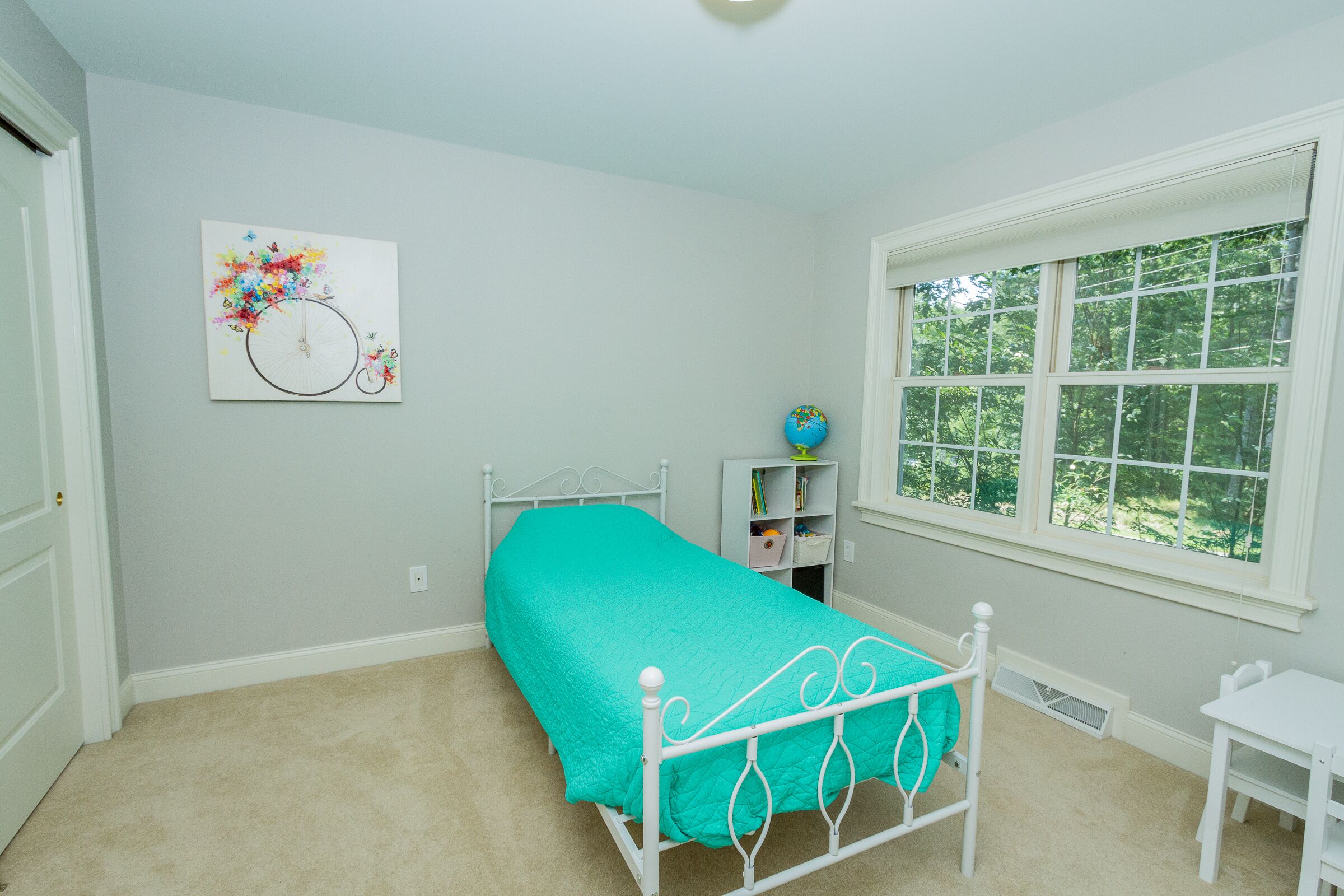 4 bedrooms, desk, iron/ironing board, travel crib