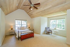 4 Schlafzimmer, Schreibtisch, Bügeleisen/Bügelbrett, Reisekinderbett