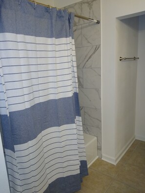 Combined shower/tub, hair dryer, towels, soap - Getaway for Tropical Fun on the Gulf307 (Gulf Shores)