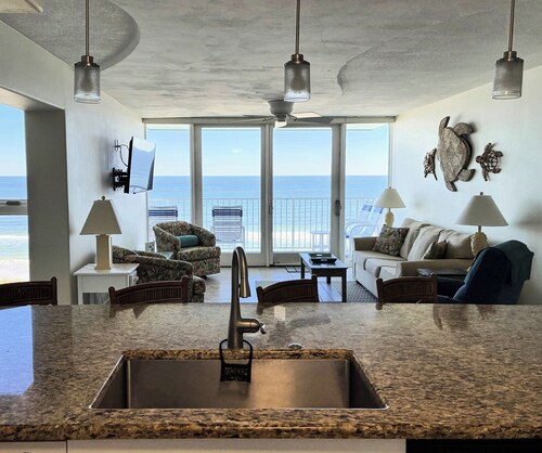 Beautiful, Super Clean & Updated 2/2 DIRECT OCEANFRONT Heated Pool, No Drive Bch