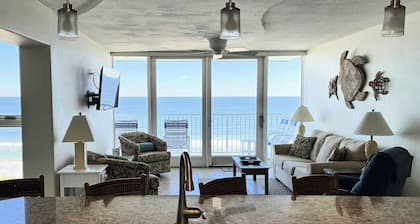 Beautiful, Super Clean & Updated 2/2 DIRECT OCEANFRONT Heated Pool, No Drive Bch
