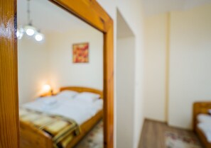 Apartamento clásico | 1 dormitorio, sistema de insonorización, tabla de planchar con plancha