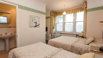 Traditional Twin Room | Individually decorated, individually furnished, free cots/infant beds