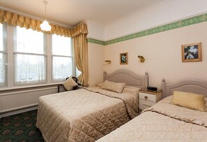 Traditional Twin Room | Individually decorated, individually furnished, free cribs/infant beds - Gable End Guest House (Horley)