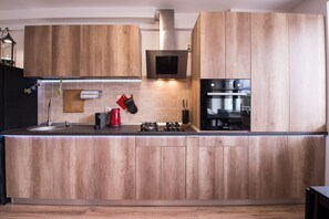 Elite Apartment | Private kitchen | Full-size fridge, oven, stovetop, coffee/tea maker - Apartment Castel Suite (Sinaia)