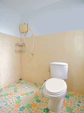 Douche, serviettes fournies, savon