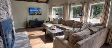 TV, fireplace