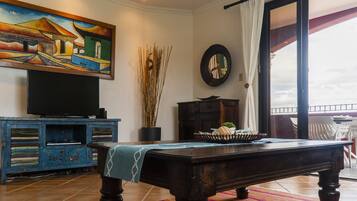 Apartment | Living room | Flat-screen TV