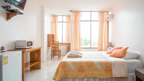 Double Room, Sea View | In-room safe, laptop workspace, blackout curtains, soundproofing - Hostal Tongo Reef (Puerto Baquerizo Moreno)