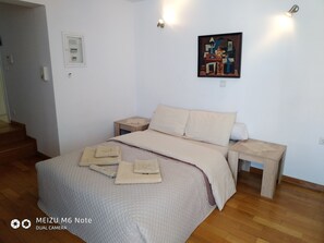 1 bedroom, desk, iron/ironing board, WiFi