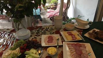 Free daily full breakfast