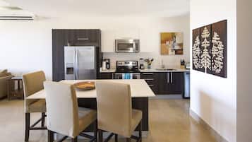 Luxury Apartment | Private kitchen | Fridge, microwave, oven, stovetop