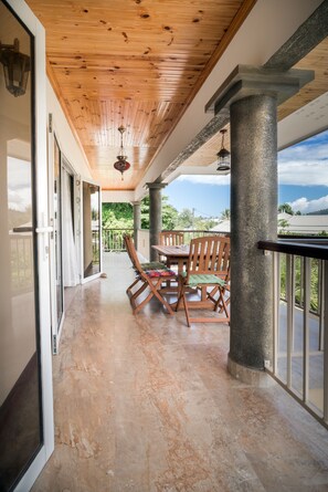 อพาร์ทเมนท์, 2 ห้องนอน (top) | ระเบียง