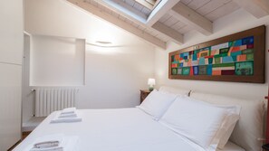 1 bedroom, soundproofing, iron/ironing board, cribs/infant beds