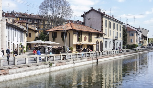 المنشأة من الداخل