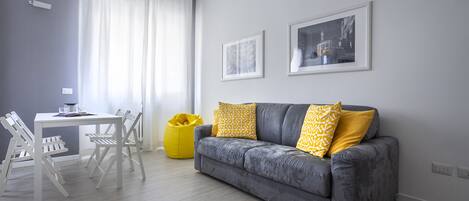 Apartment (1 Bedroom) | Wohnbereich