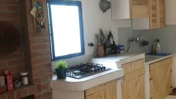 Réfrigérateur, plaque de cuisson, cafetiÚre/bouilloire