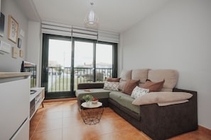 Flat-screen TV - Private terrace + bikes and parking | An Illa de Arousa, 2 minutes from the beach (Isla de Arosa)