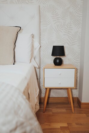 2 bedrooms, WiFi, bed sheets - Private terrace + bikes and parking | An Illa de Arousa, 2 minutes from the beach (Isla de Arosa)