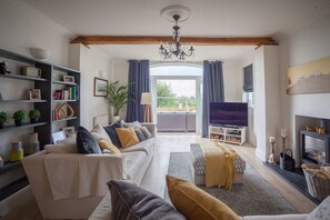 Smart TV, fireplace, video games, Netflix