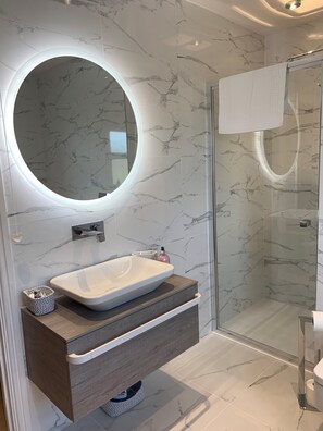 Bathtub, hair dryer, towels, toilet paper