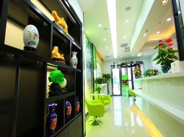 Lobby - Vatica Beijing Chaoyang West Dawang Rd Jiulongshan Metro Station Hotel (Beijing)