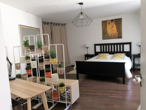 2 chambres, bureau, fer et planche à repasser, Wi-Fi gratuit