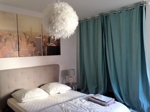 2 bedrooms, desk, iron/ironing board, free WiFi
