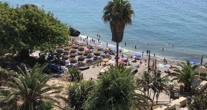 Viihtyisä asunto Nerjan historiallisessa keskustassa - lähellä rantaa ** Uusi **