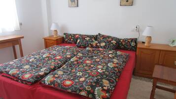 1 dormitorio, tabla de planchar con plancha, wifi gratis y ropa de cama