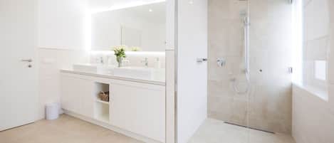 Bathtub, hair dryer, towels, toilet paper