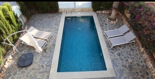 Luxury chalet: private pool, close to the beach, W-Lan incl., quiet location, village within walking distance 