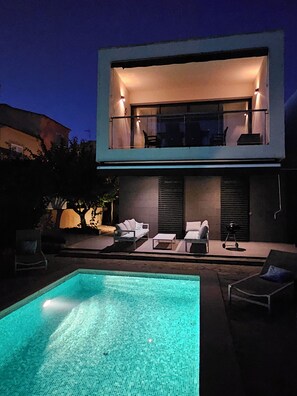 Outdoor pool - Luxury chalet: private pool, close to the beach, W-Lan incl., quiet location, village within walking distance  (Cala Mendia)