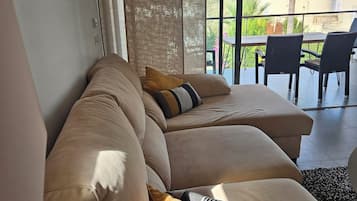 Älytelevisio, kirjoja, stereot