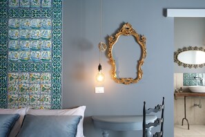 Quarto casal luxo (Lumari) | Frigobar, cofres nos quartos, individualmente decorados
