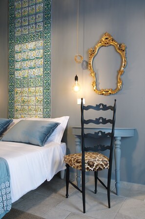 Quarto casal luxo (Lumari) | Frigobar, cofres nos quartos, individualmente decorados