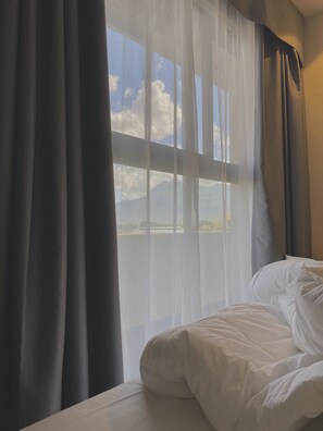Deluxe dubbelrum | Memory foam-madrasser, värdeförvaringsskåp på rummet och skrivbord