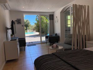 Iron/ironing board, travel cot, free WiFi, bed sheets