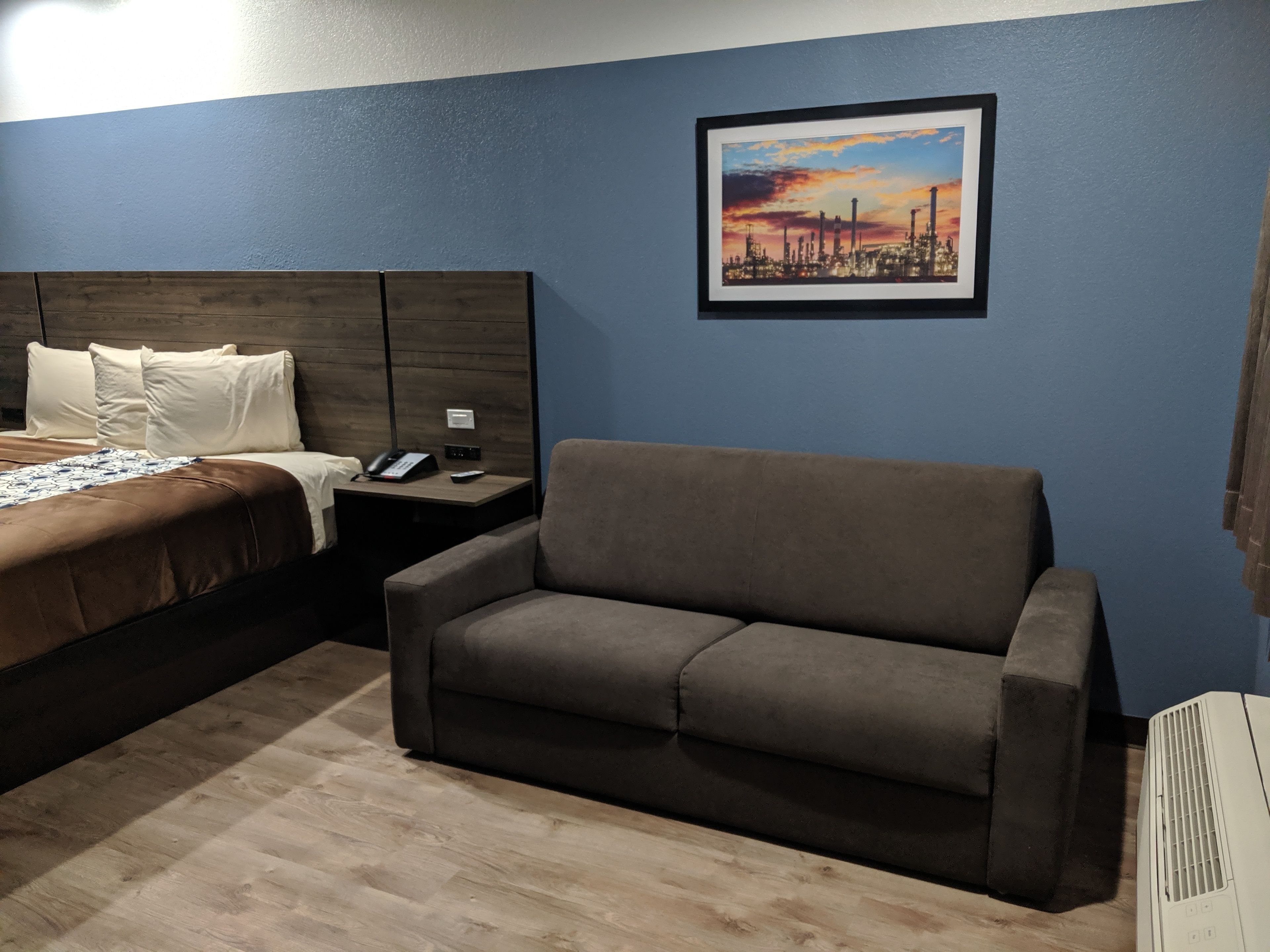 Room, 1 King Bed | Individually decorated, individually furnished, desk, blackout curtains