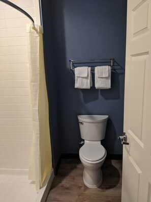 Shower, free toiletries, towels, soap - Texan Hotel (Corpus Christi)